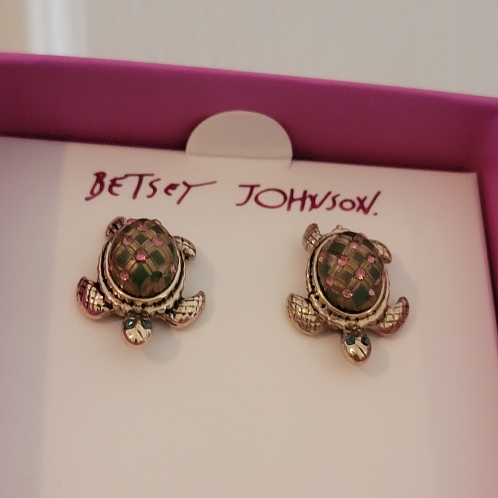 Betsey Johnson Multicolor Turtle Stud Earrings NEW - Picture 2 of 3